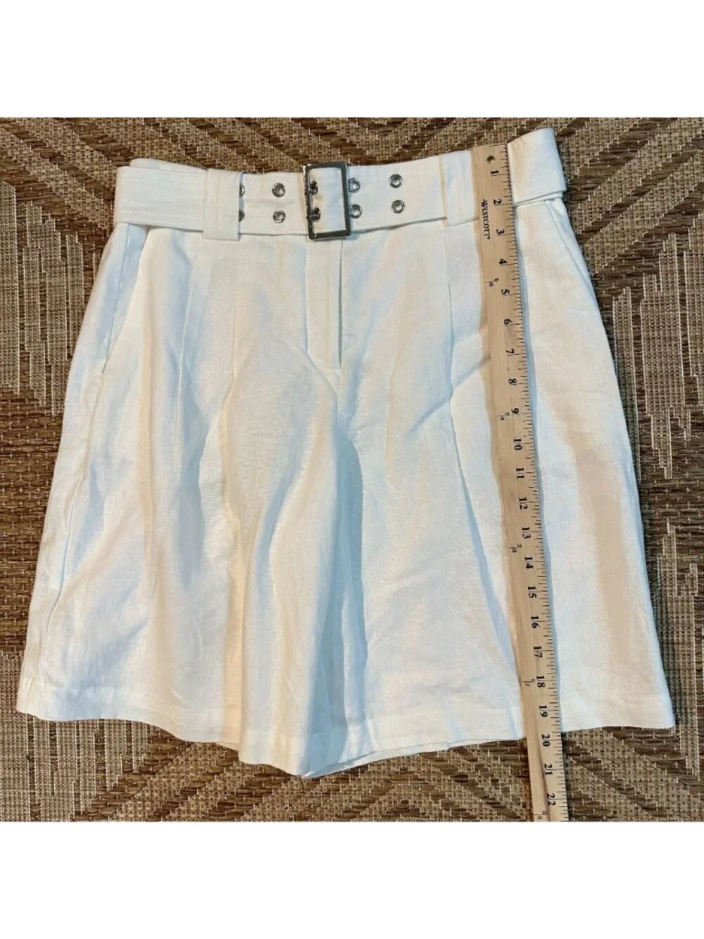 NWT Simply Vera Vera Wang Womens White Linen Blend Belted Mid-Rise Shorts Size 6